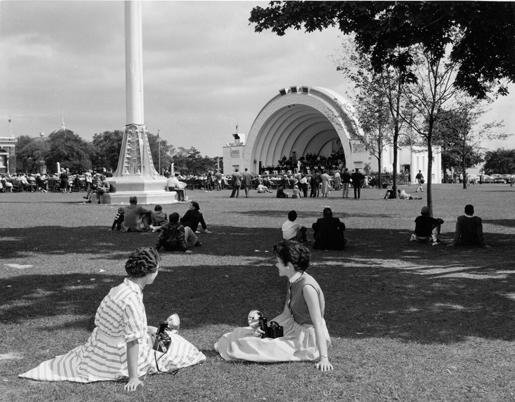 CNE Visitors at the Bandshell, 1963 – CNE Heritage